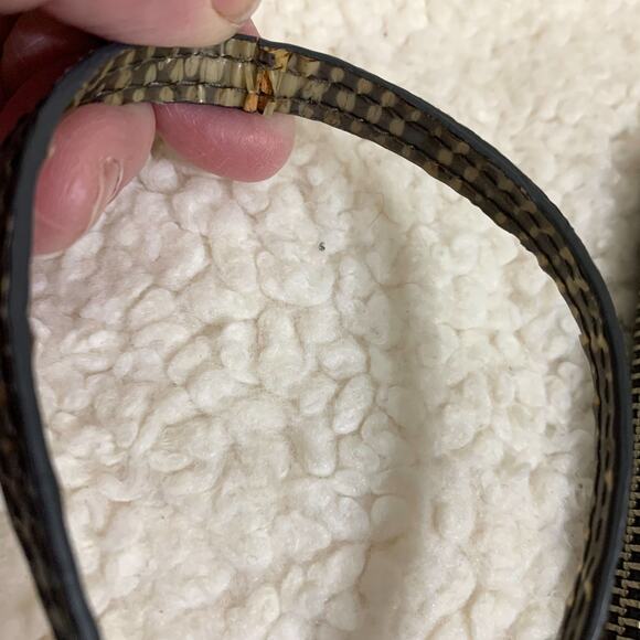 MARC JACOBS MJ Hearts Logo Embossed Silver Mirror Metallic Flat Wristlet - Picture 10 of 14